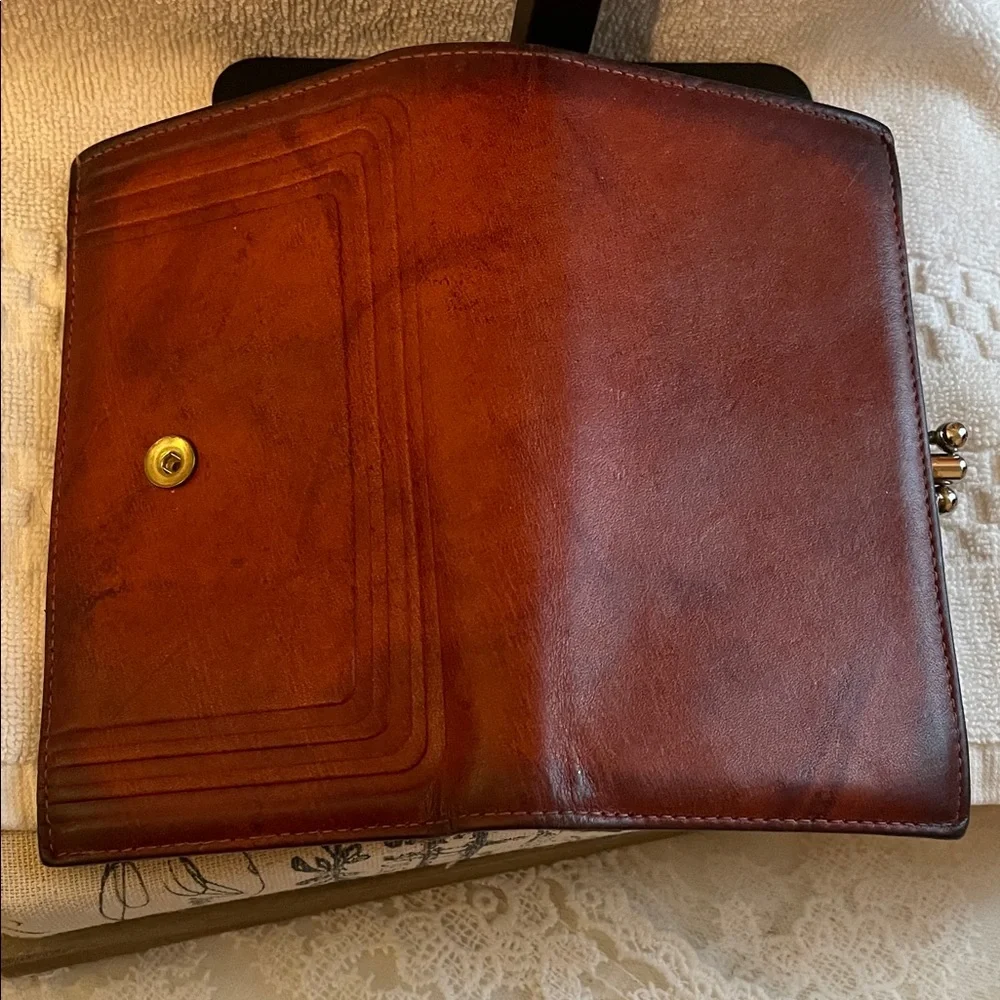 Vintage Baronrt Accent Brown Leather Women’s Wallet